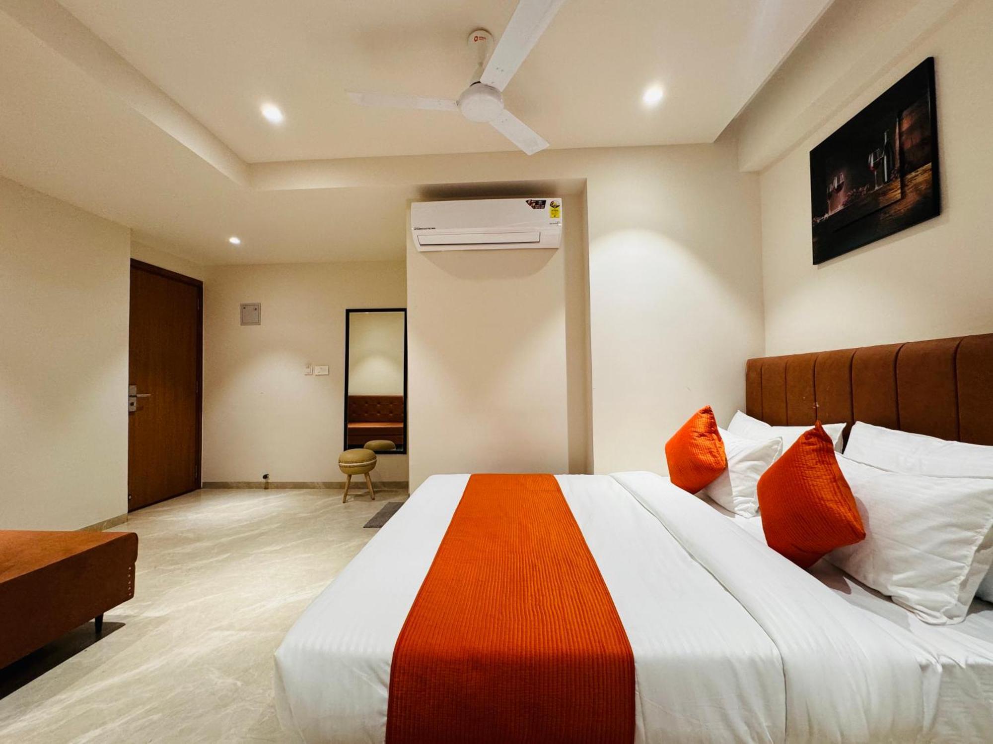 Hotel Rudhav Palace Удджайн Экстерьер фото