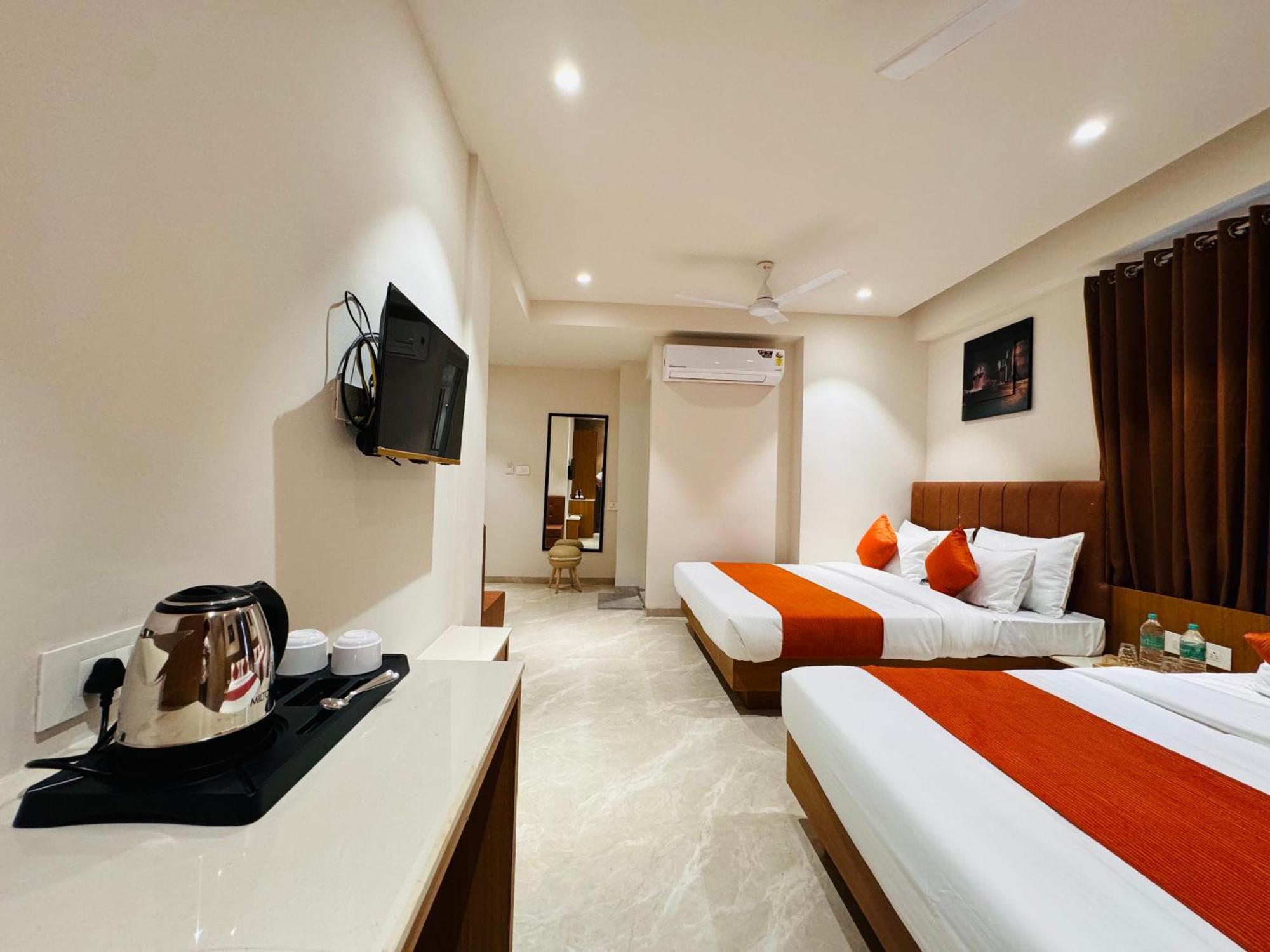 Hotel Rudhav Palace Удджайн Экстерьер фото
