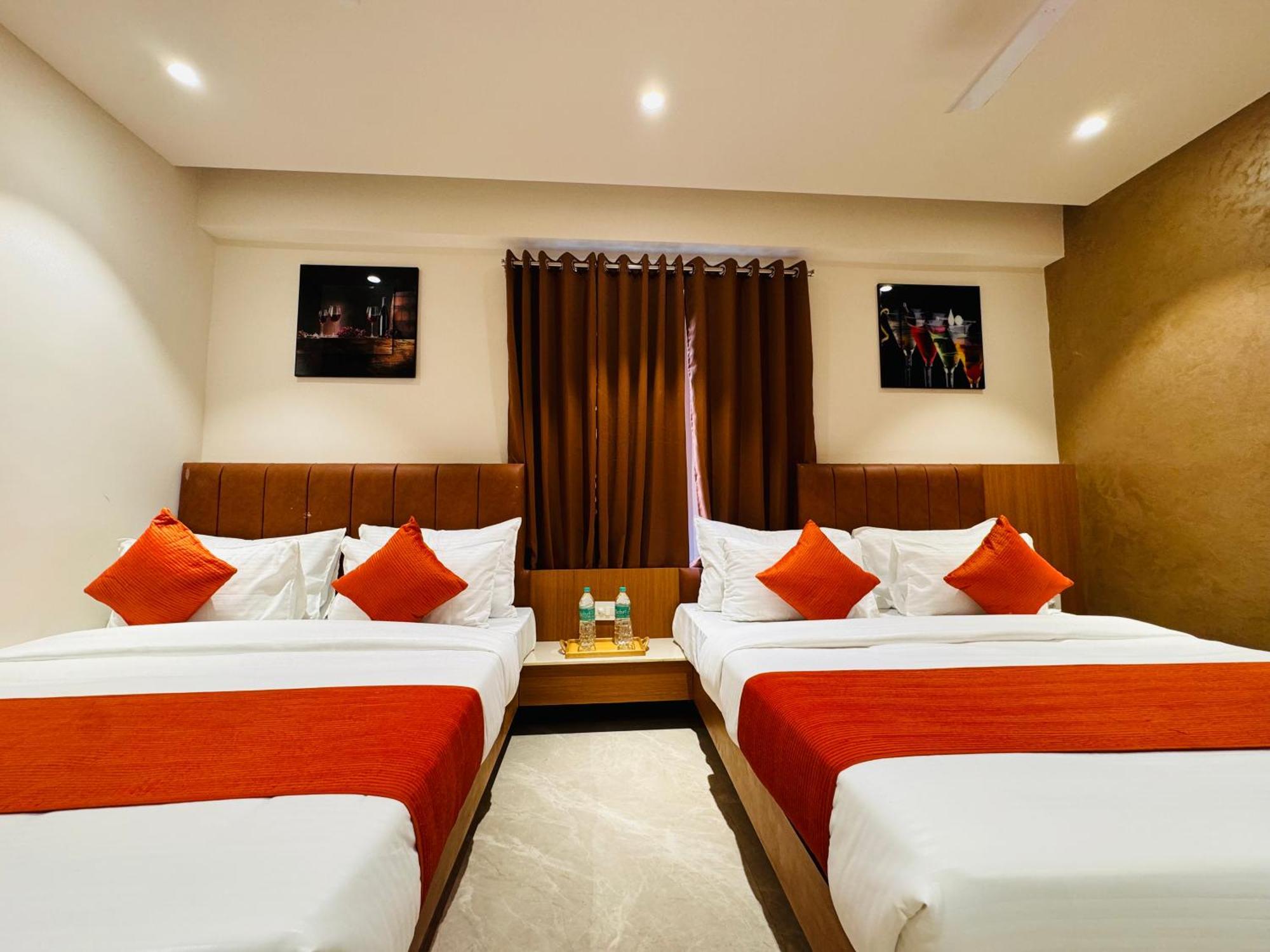 Hotel Rudhav Palace Удджайн Экстерьер фото