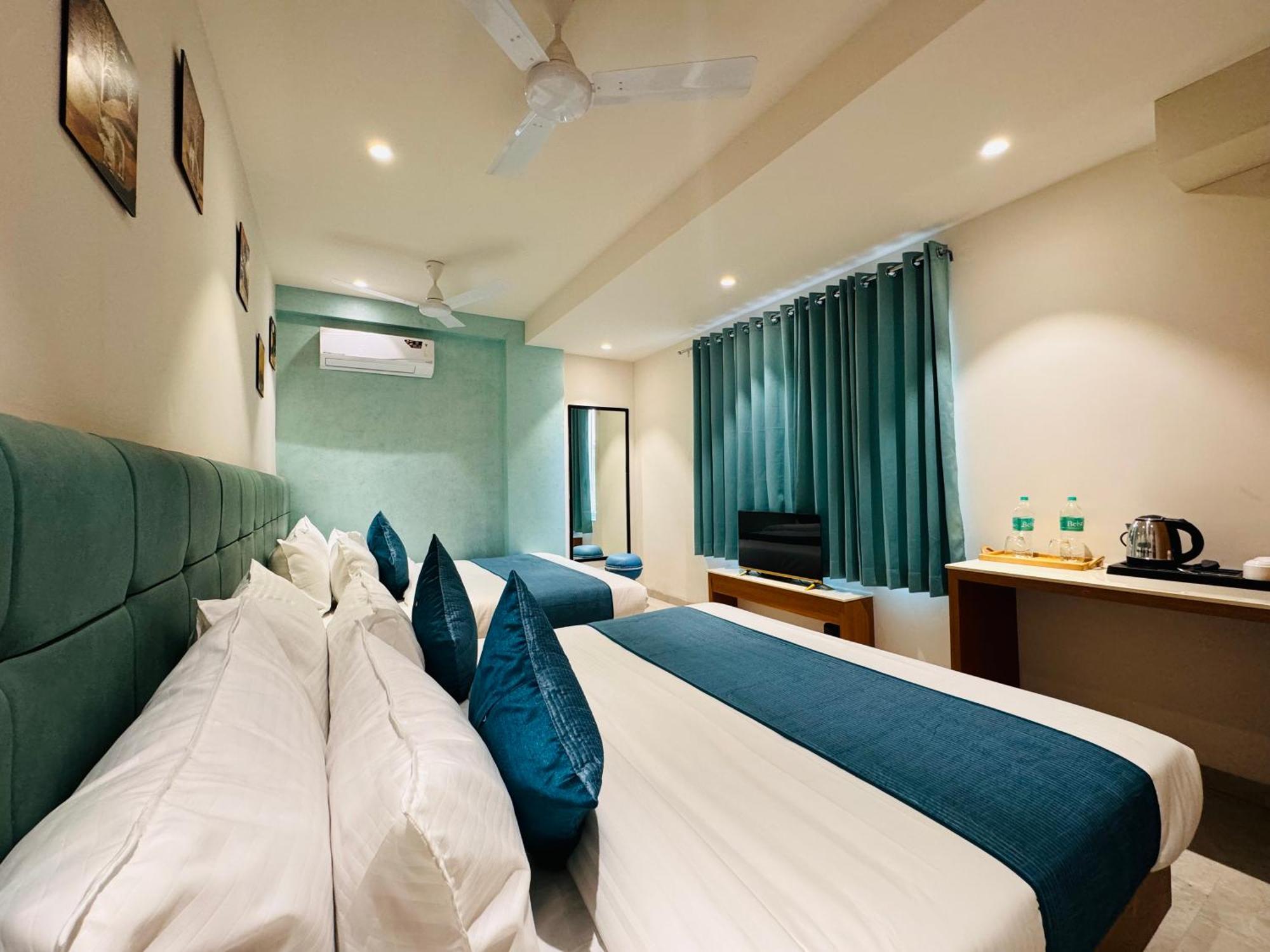 Hotel Rudhav Palace Удджайн Экстерьер фото