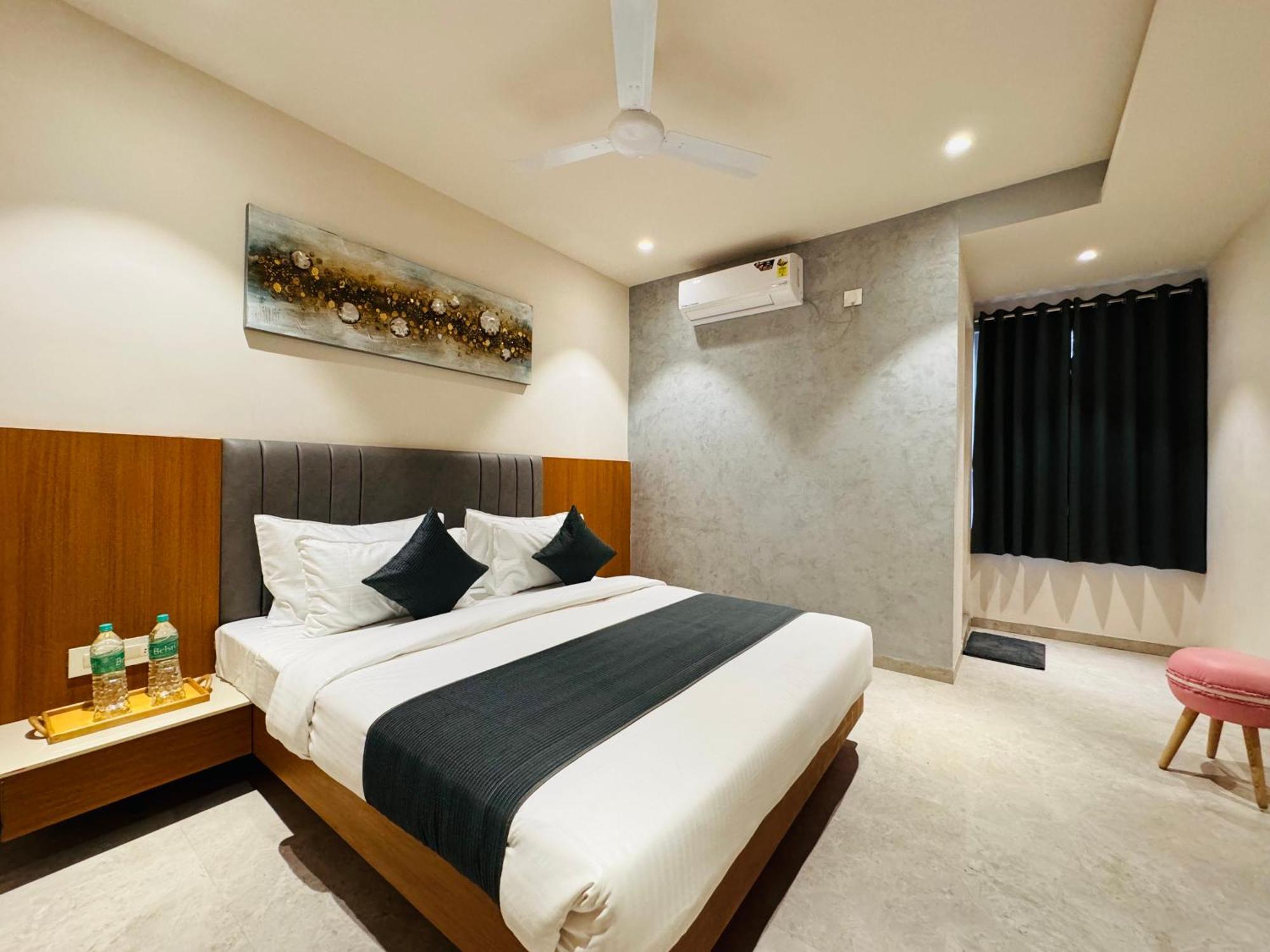 Hotel Rudhav Palace Удджайн Экстерьер фото